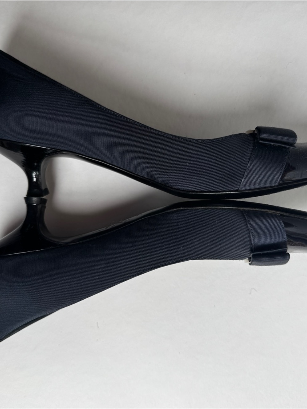 Salvatore Ferragamo Vara Navy Grosgrain Bow Pumps Kitten Heel 10 3A Italy - Picture 7 of 10